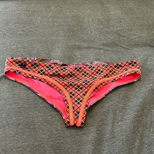 Maaji reversible scrunch back bottom